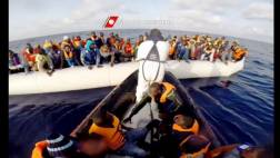 Dramáticos rescates de inmigrantes en el mar de Italia (VIDEOS)