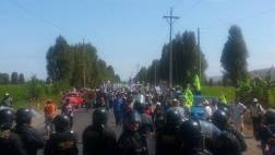 Antimineros y policías se enfrentaron en puente Pampa Blanca