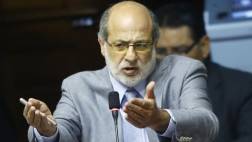 Abugattás plantea suspender entrega de pasajes a legisladores