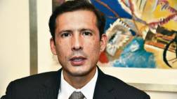 "Protección social debería ser separada del estatus laboral"