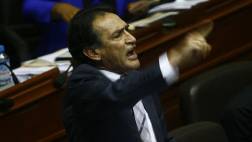 Pleno del Congreso se suspende por griteríos de Héctor Becerril