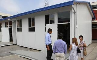 Entregan dos aulas prefabricadas a colegio inicial de Chosica
