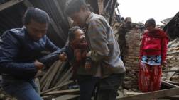 Terremoto en Nepal: Ya son 2.500 muertos y 6.000 desaparecidos