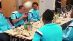 Chelsea: cena se convirtió en exhibición de cabezazos (VIDEO)