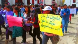 Universitarios protestan por supuesto acoso sexual de docentes