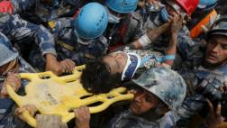 Nepal: Hallan cuatro sobrevivientes a una semana del terremoto
