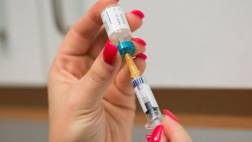 Crean parche de microagujas para disminuir brotes de sarampión