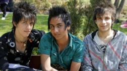 Irán prohíbe peinados satánicos y depilación de cejas a hombres