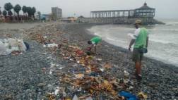 Oleaje anómalo arrastró cuatro toneladas de basura a La Punta