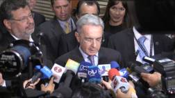 Colombia: Uribe defiende a sus ex funcionarios ante la justicia