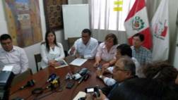 Ministros insisten en dialogar pese a oposición de alcaldes