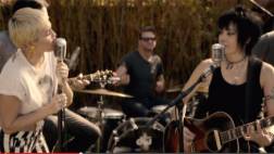 Miley Cyrus se unió a Joan Jett en sesión acústica