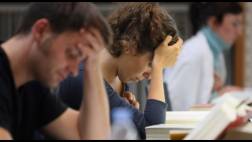 Los estudiantes aprenden mejor de pie y no sentados