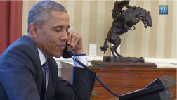 Barack Obama y su saludo a tres mujeres por el Día de la Madre