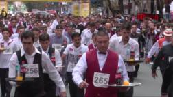 Argentina: Carrera de mozos en Buenos Aires