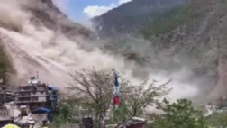 Cámara capta enorme deslave tras el terremoto en Nepal