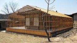 Transforman casa abandonada de 300 años envolviéndola con bambú