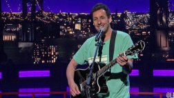 Adam Sandler compuso y cantó canción dedicada a David Letterman