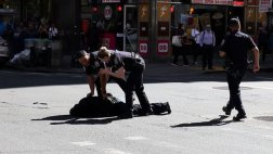 La policía de NY abatió a un hombre con martillo en mano