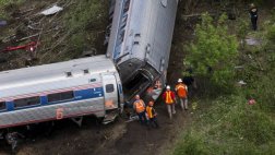 Tren que descarriló iba al doble del límite de velocidad