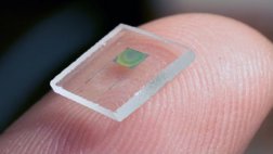 Crean diminuta batería que cabe en un microchip