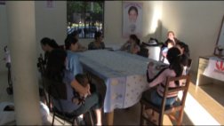 Niñas aprenden a ser madres en albergue de menores embarazadas