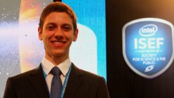 Peruano obtiene tercer lugar en feria mundial de ciencias