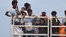 Europa lanza operación naval contra tráfico de inmigrantes