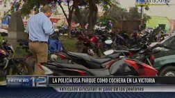 La Victoria: policías convierten parque en su estacionamiento