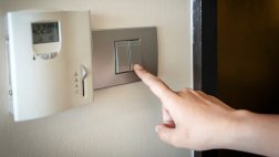 Cuatro situaciones en casa que te hacen gastar dinero de más