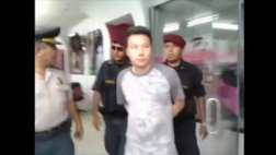 Chino que atacó a cliente dice que actuó en defensa propia