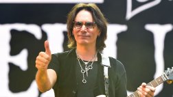 Steve Vai: "Internet deja a los músicos ser más independientes"
