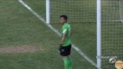 Arquero en ridículo: le anotan un gol mientras tomaba agua