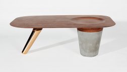 Tres diferentes materiales se usaron para crear estas mesas
