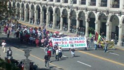 Protesta contra Tía María se concentra en plaza de Arequipa
