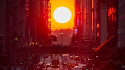 Así sorprende el sol a los neoyorquinos en el Manhattanhenge