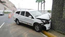 Costa Verde: taxi chocó a la altura de playa Barranquito