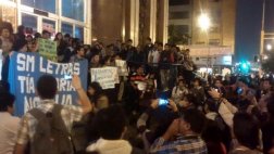 Plantón en la Fiscalía por detenidos en protesta por Tía María