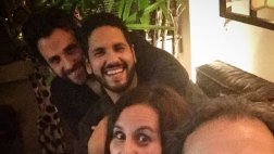 Rodrigo González compartió en Facebook esta foto con su pareja