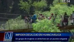 Mujeres huancavelicanas se atrincheraron para impedir desalojo