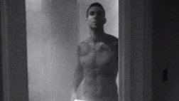 Adam Levine se desnuda en nuevo videoclip de Maroon 5