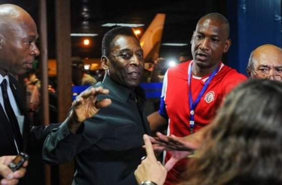 Cosmos de Nueva York llega a Cuba con Raúl y el Rey Pelé