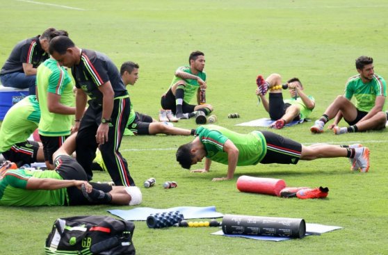 México ya entrena para amistoso ante Perú de este miércoles