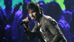 Enrique Iglesias dijo esto tras cortarse los dedos en México