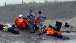 China: Aún hay 400 personas atrapadas en el barco hundido