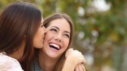 Cinco cosas que las hermanas mayores entienden