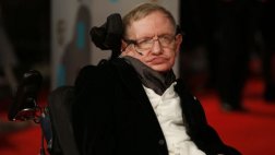 Hawking consideraría el suicidio asistido si fuese una carga