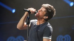 Enrique Iglesias perdería sensibilidad en dedo tras accidente