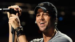 Enrique Iglesias: "La mano está mejorando poco a poco"