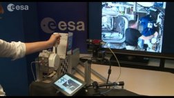 Logran el primer 'apretón de mano' entre la Tierra y el espacio